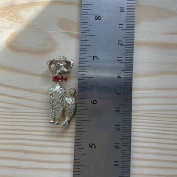 Silver Tone Red Enamel Bowed 1950s Poodle Brooch Pin Dog - Picture 4 of 4